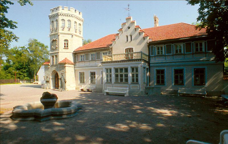 File:Maarjamäe loss.jpg